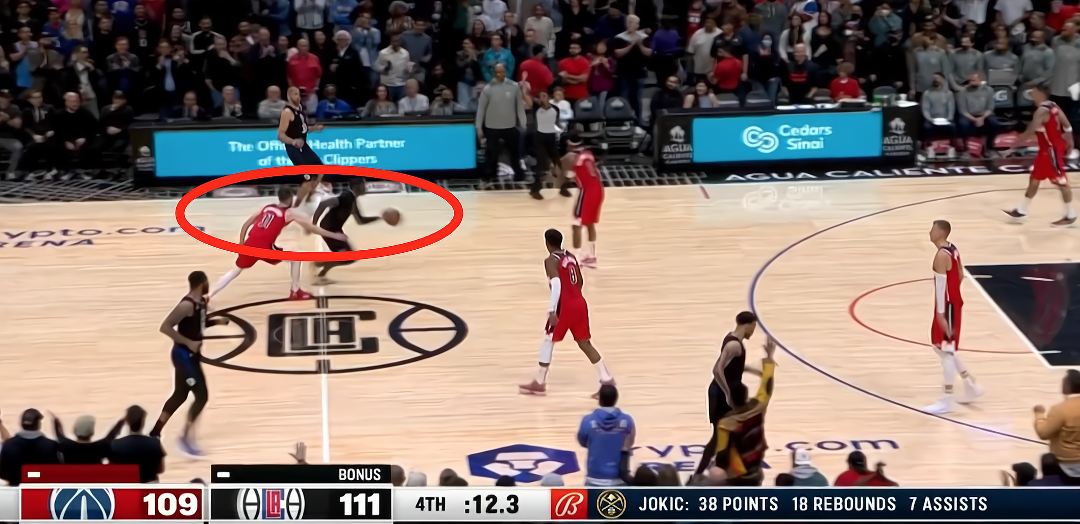 米兰体育官方入口-包含神奇逆转：当比赛还剩最后一分钟时的逆天表现的词条