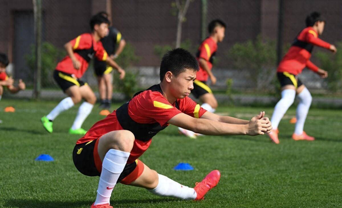 关于“足球+VR”技术助力青训，开启未来训练新篇章的信息