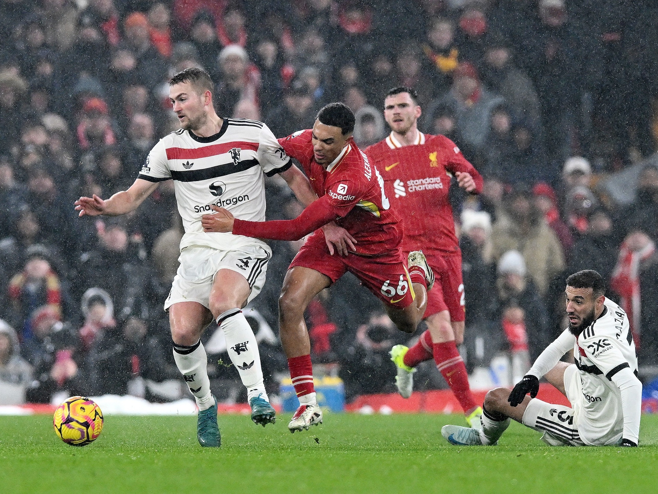 米兰体育官方网站-包含英超比赛高潮迭起，精彩进球和关键扑救成为焦点的词条